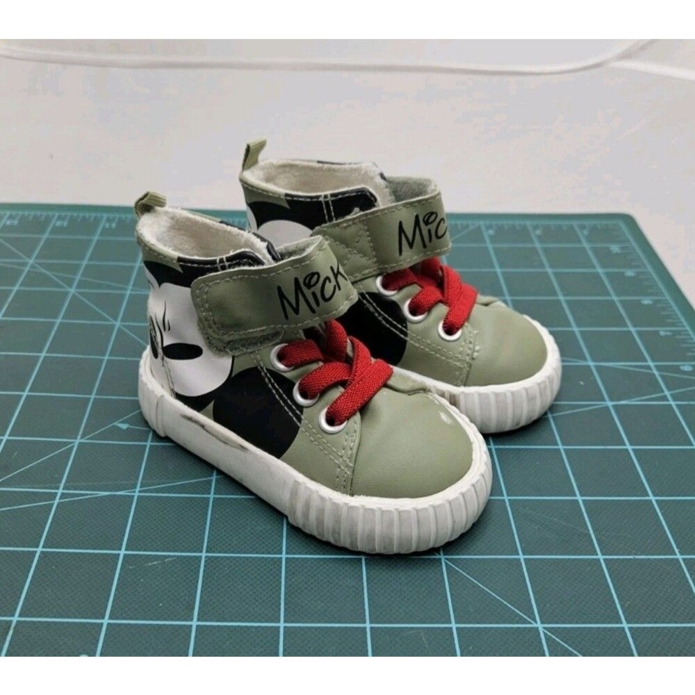 Disney Mickey Mouse Shoes Toddler Size 4-5 Sneakers HM Green